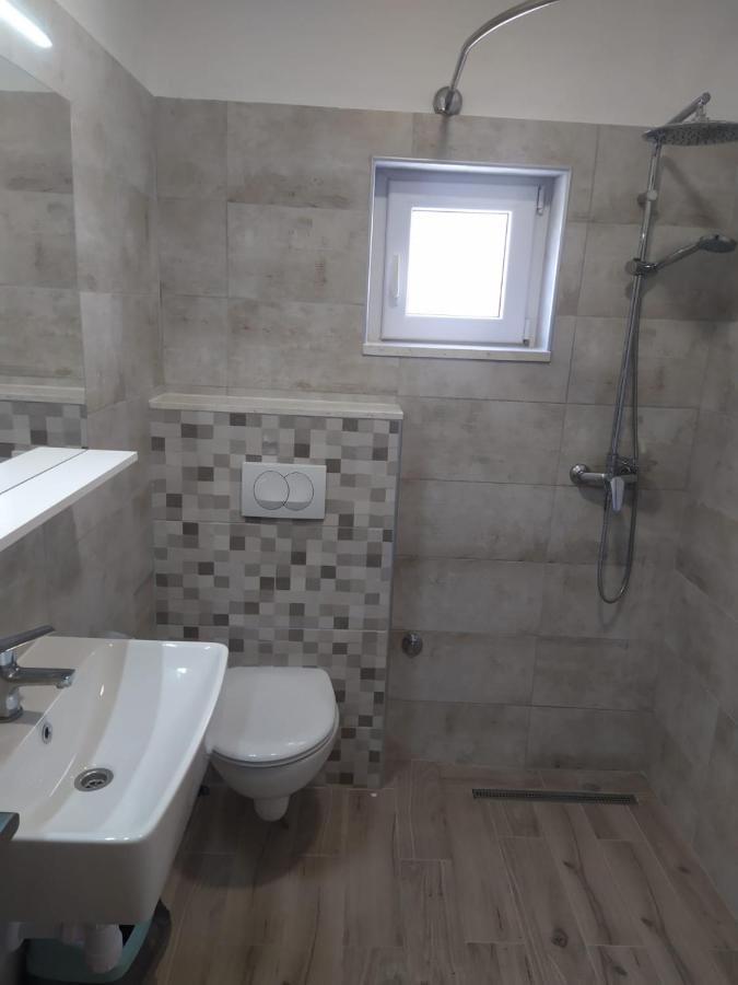 Apartmani Diki มาคาร์สกา ภายนอก รูปภาพ